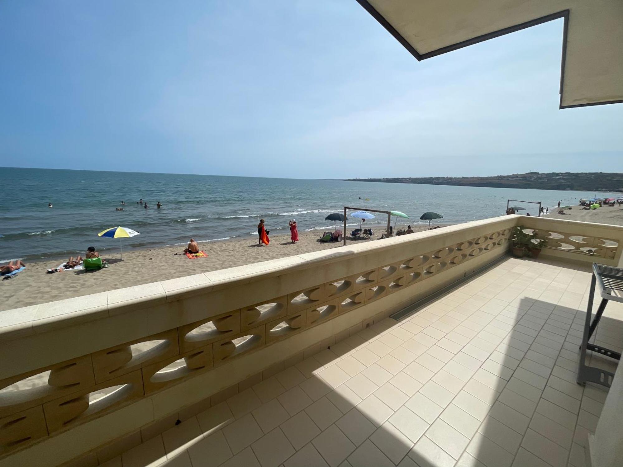 Paradiso Fronte Mare Villa Agnone Bagni Eksteriør bilde