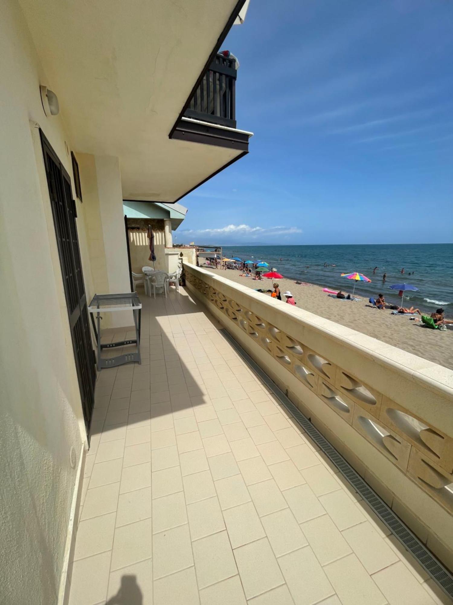 Paradiso Fronte Mare Villa Agnone Bagni Eksteriør bilde