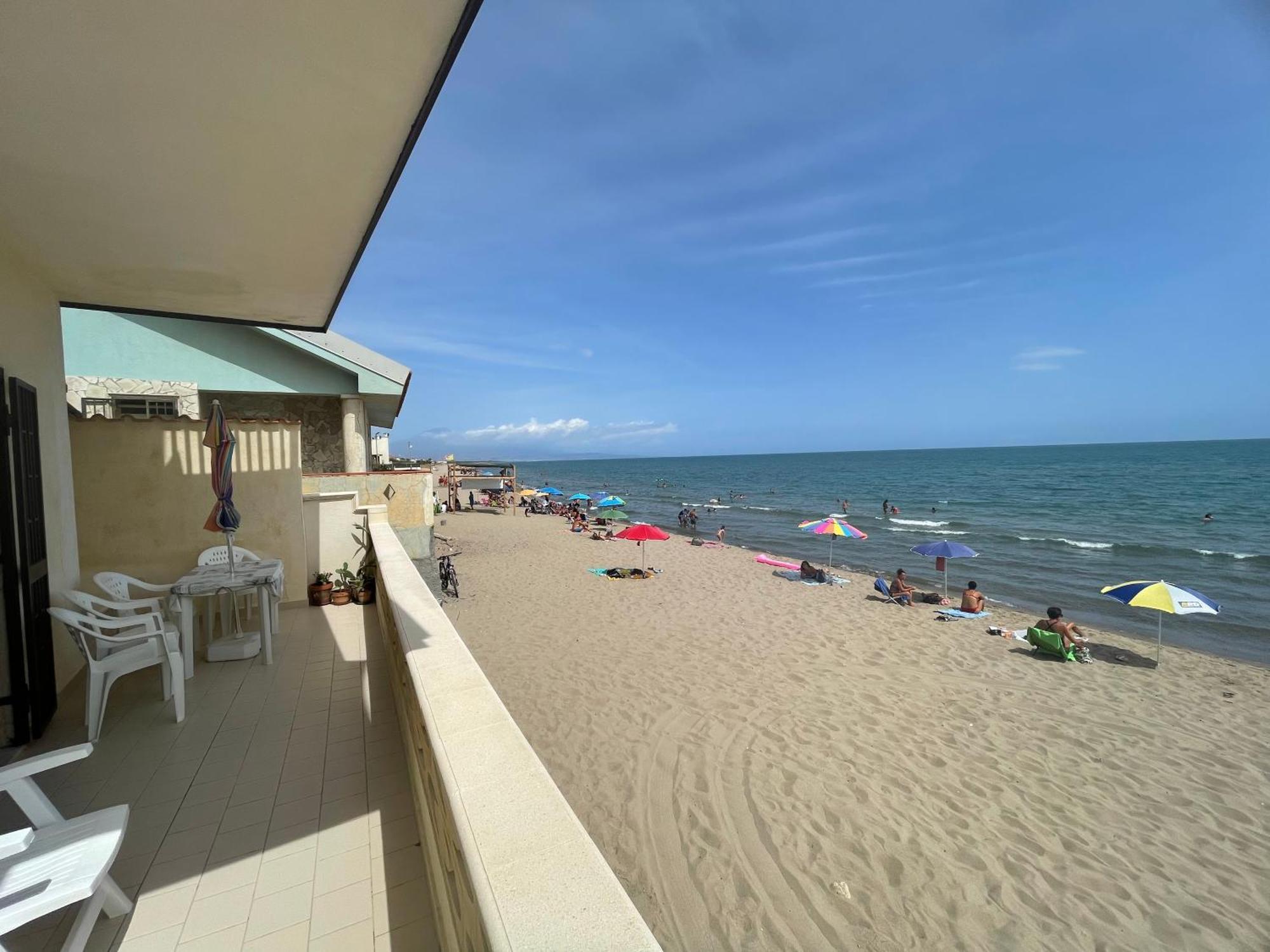 Paradiso Fronte Mare Villa Agnone Bagni Eksteriør bilde